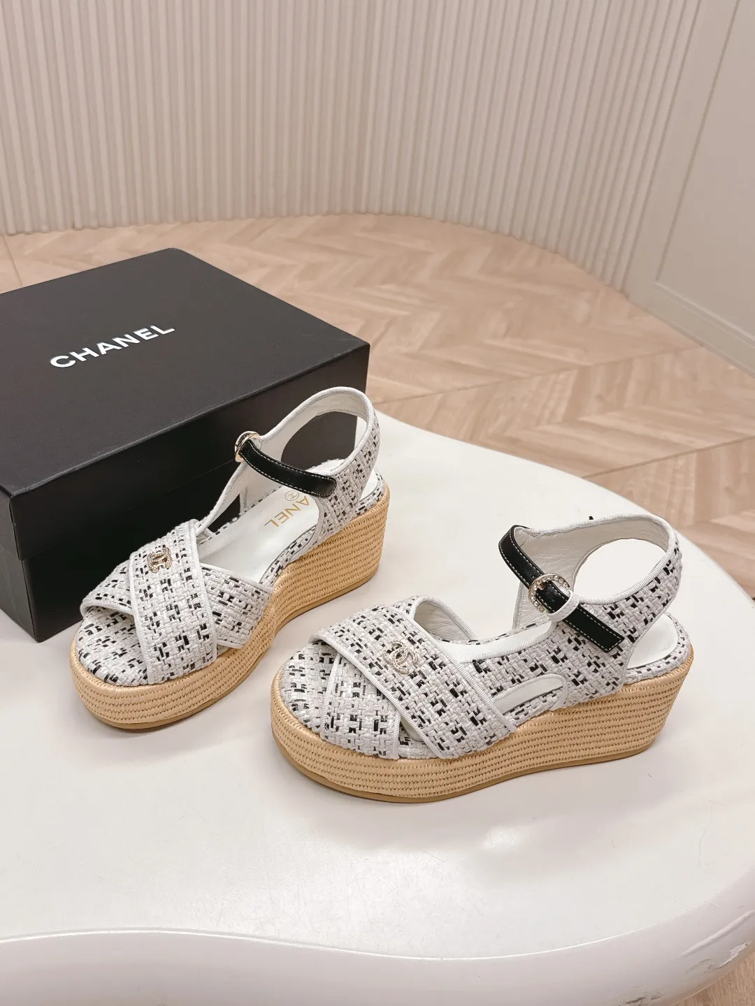 👟👟Ex-factory price 600👟👟 CHANEL Chanel 2025 new sandals and slippers series classic series every style is great rhombus platform sandals and slippers elegant and noble comfortable and versatile upper: sheepskin, woven cloth foot pads: sheepskin sole: rubber outsole size: 35-40